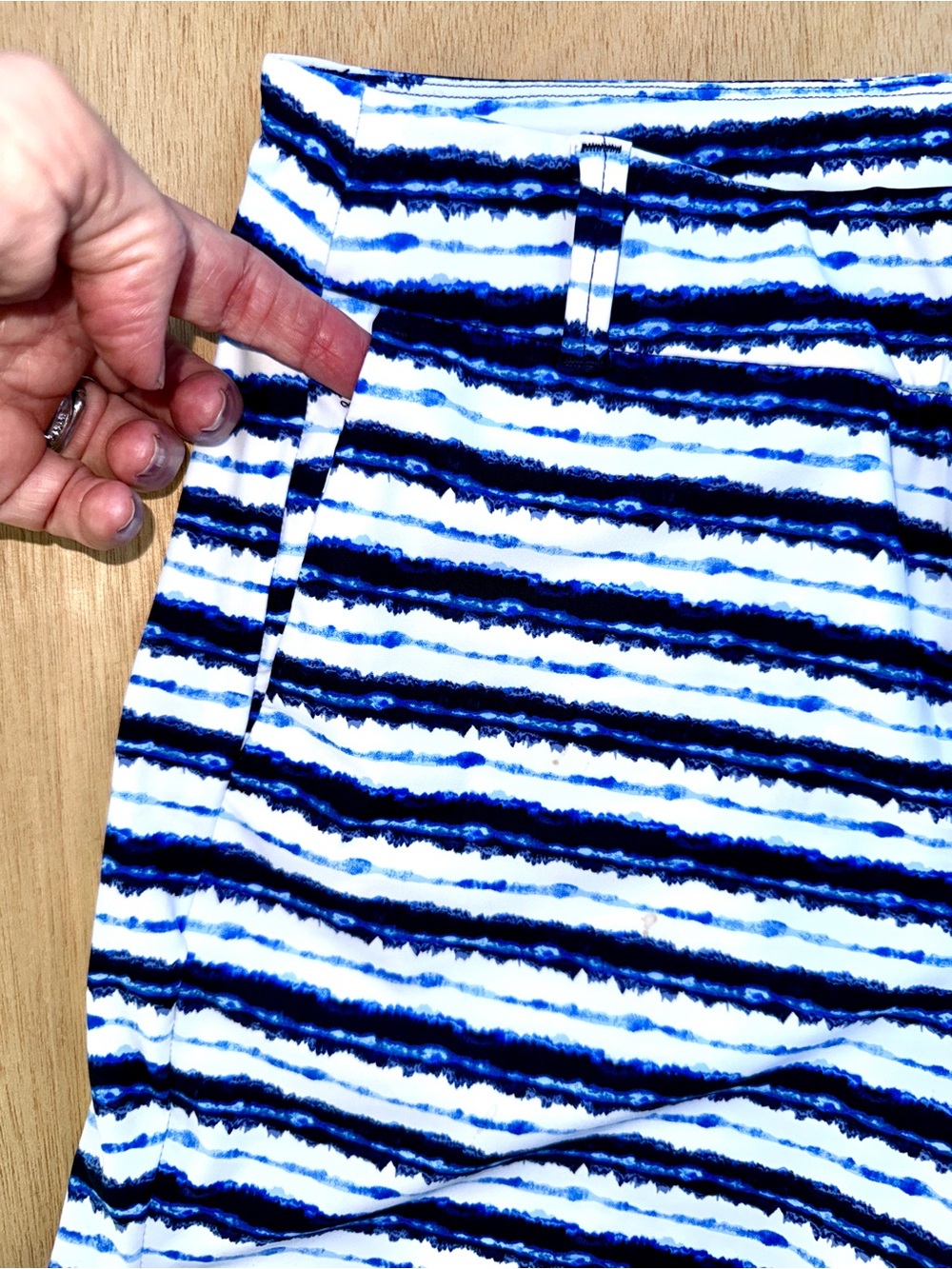 Spanx Sunshine Shorts 6" Blue Painted Stripe Small NWOT Nautical Coastal - Picture 4 of 12